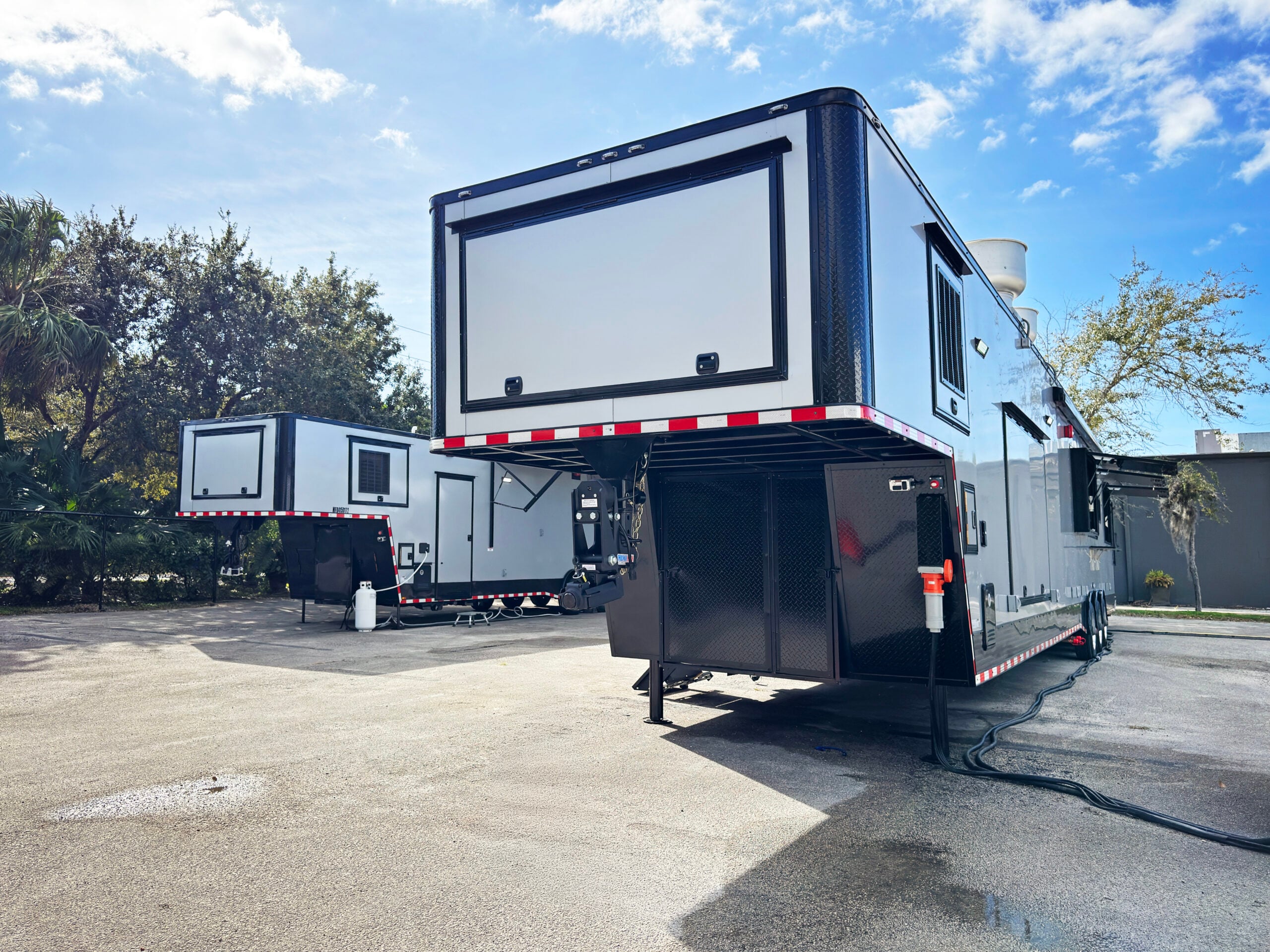 Gooseneck field kitchen, road-ready