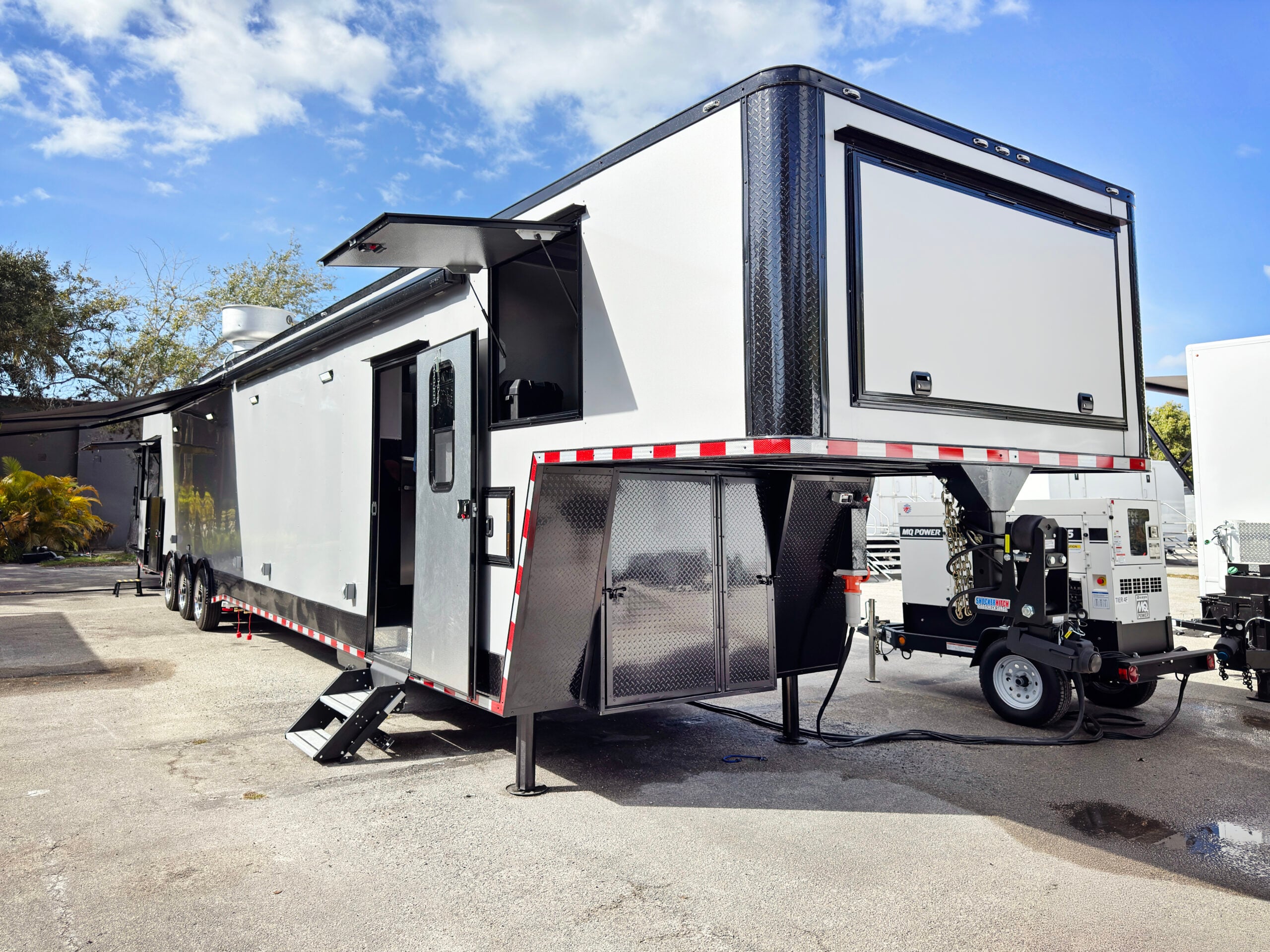 Serving side with the awning deployed